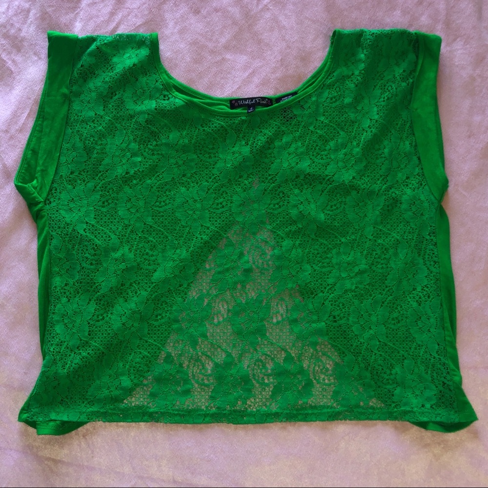 Green lace cropped tee
